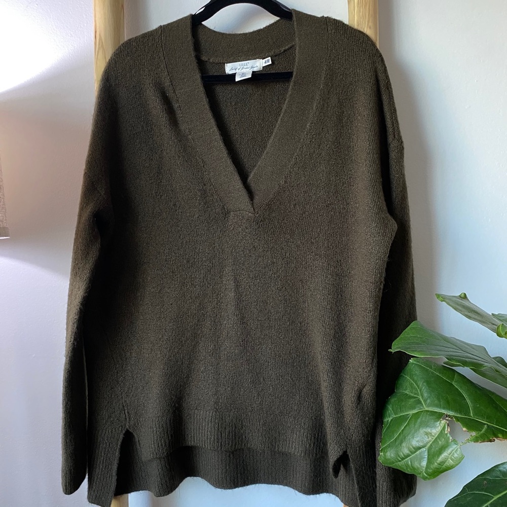 H&M oversized V neck a sweater in brown